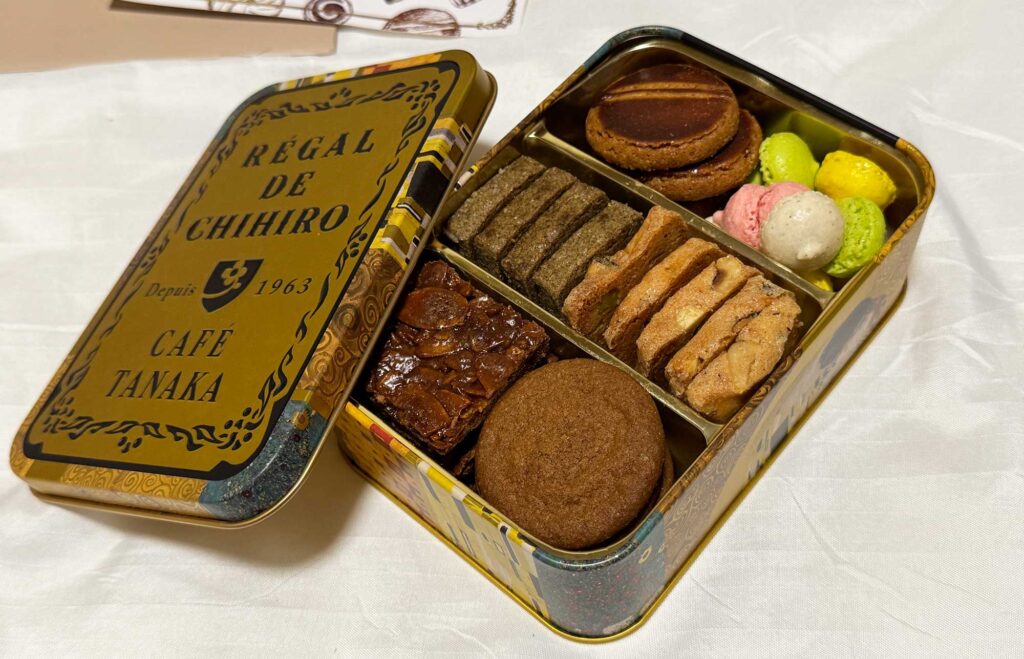 クリムトアライブで買えなかったカフェタナカのクッキー缶がきたよ